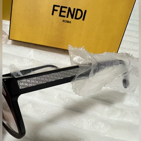 Authentic Fendi Glasses 👓 - Picture 4 of 7